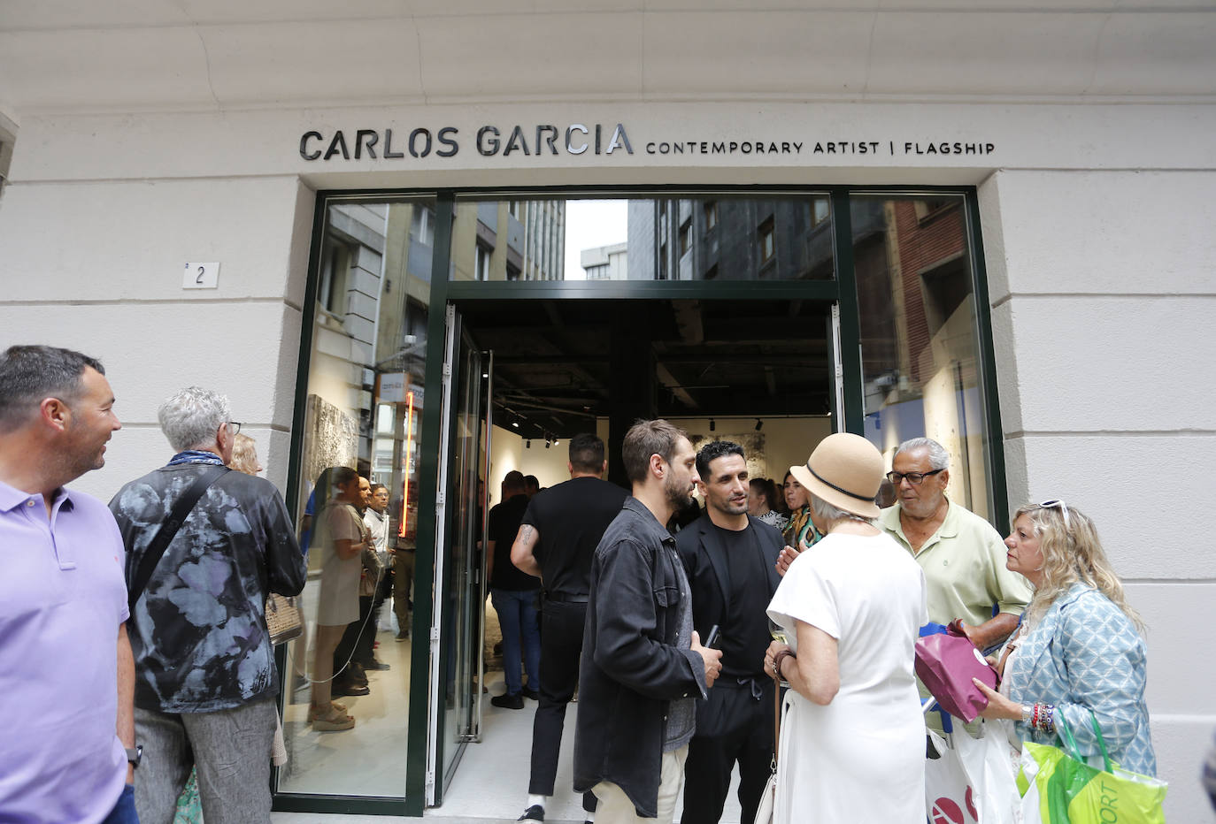 La galería del artista Carlos García abre sus puertas en Gijón