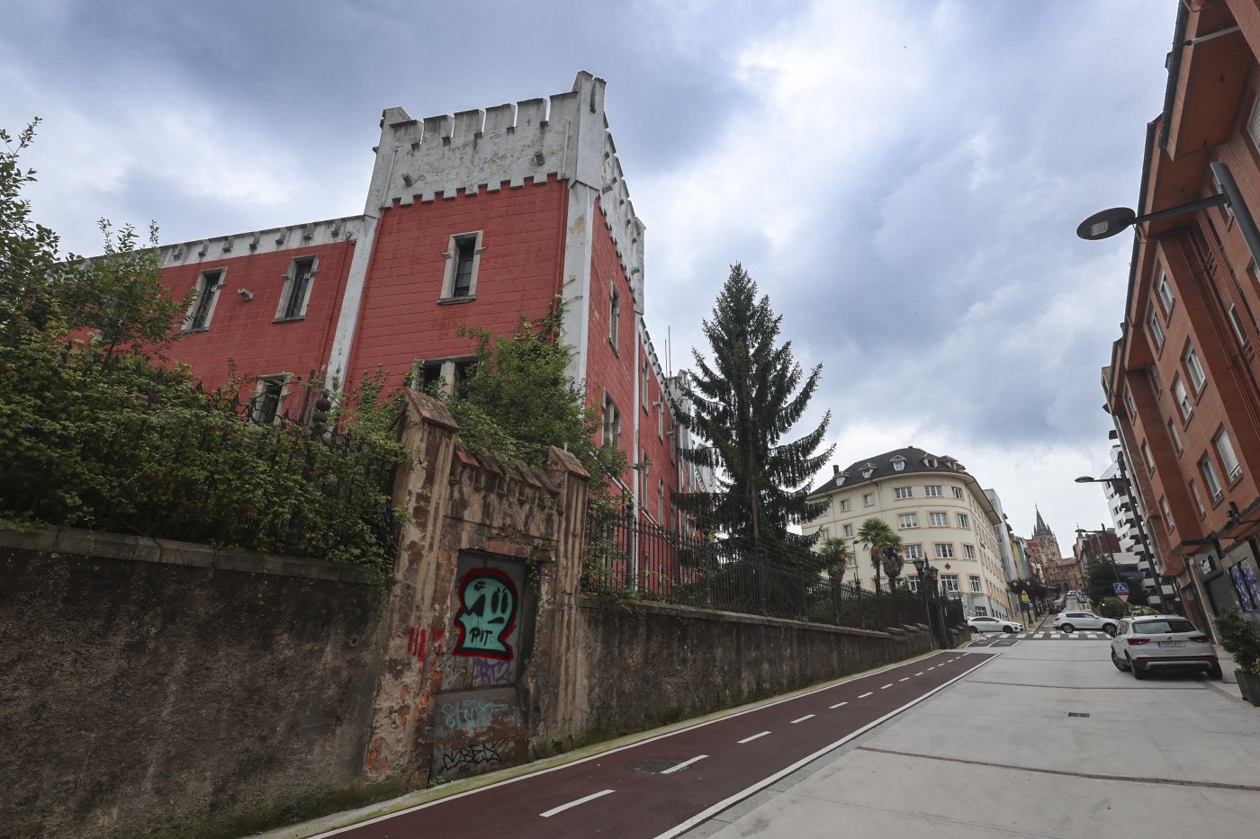 El exterior de la antigua fábrica de armas de La Vega.