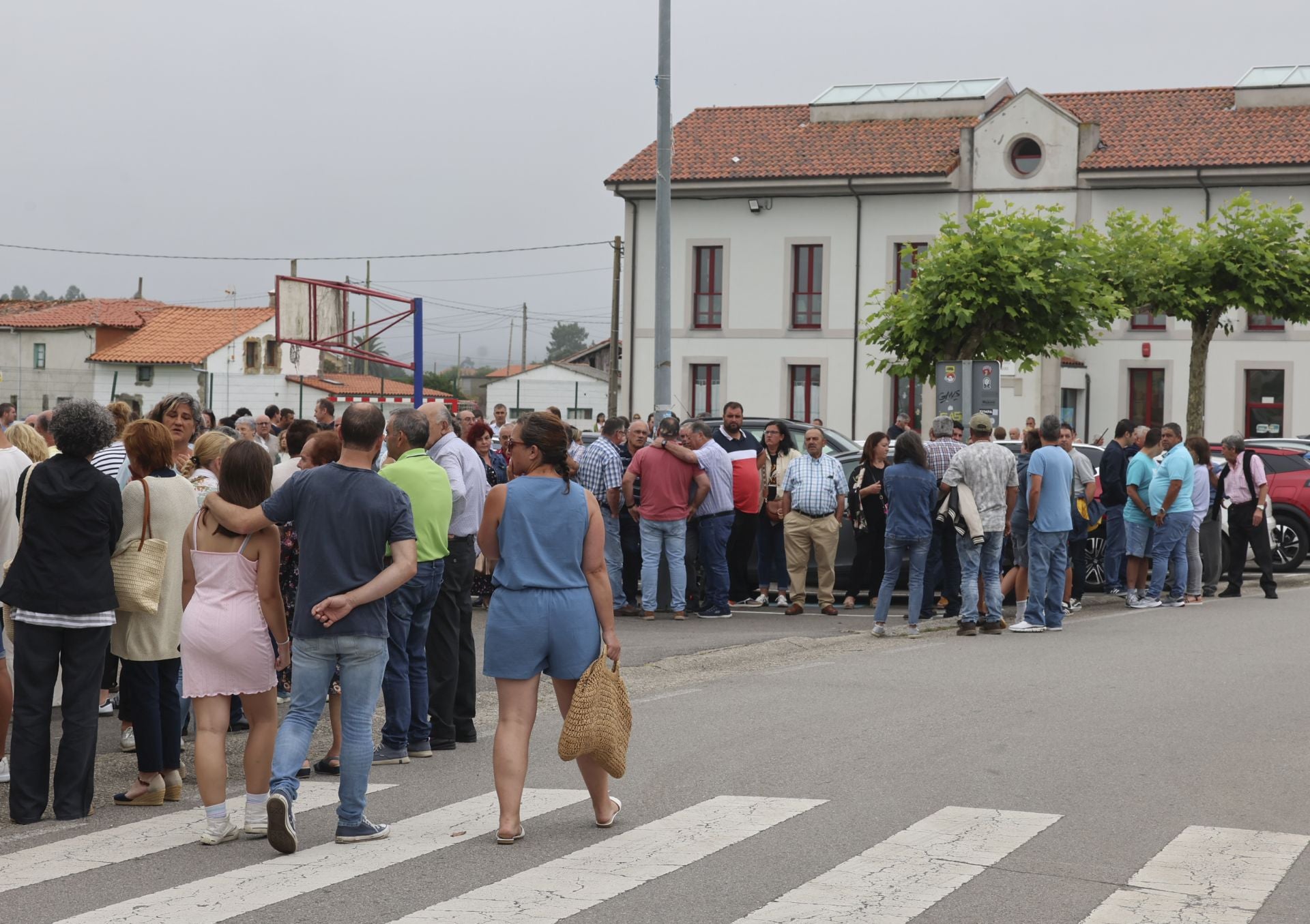 Multitudinario funeral en Cudillero para despedir al padre e hijo fallecidos en un accidente de tractor