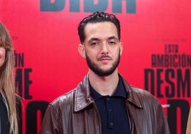 El cantante C. Tangana posa durante un photocall del documental 'Esta ambición desmedida'.