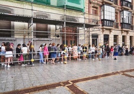 Furor en Gijón por la apertura de Starbucks