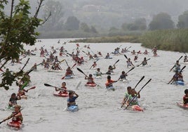 El podio del K2 infantil A, con Mateo Rodríguez, Franciso Fanjul, Daniel López, Javier Rosco, Rubén Alarcón y Latona Algaba.