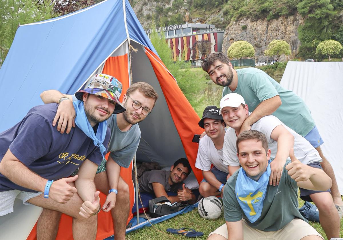 Manuel Rodríguez y sus amigos, incondicionales de les piragües desde hace más de 10 años.