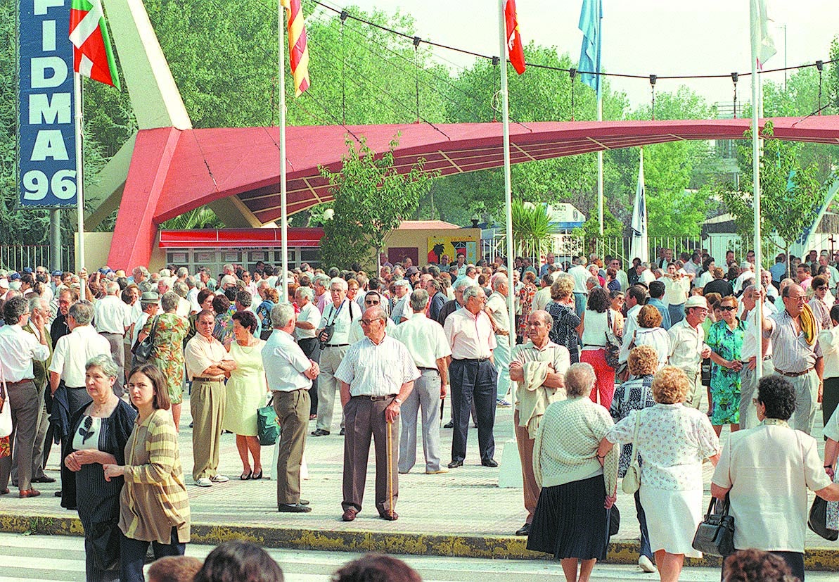 Afluencia a la Feria el Día de los Mayores del año 1996.