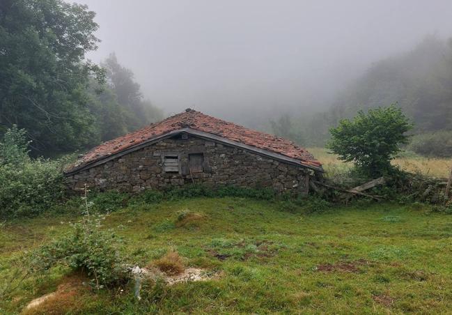 Majada de Fresneu, cubierta de niebla espesa