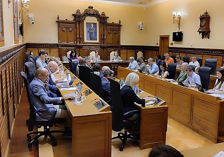 Vídeo: la retirada del monumento de los 'Héroes de Simancas' no se aprueba en el Pleno de Gijón