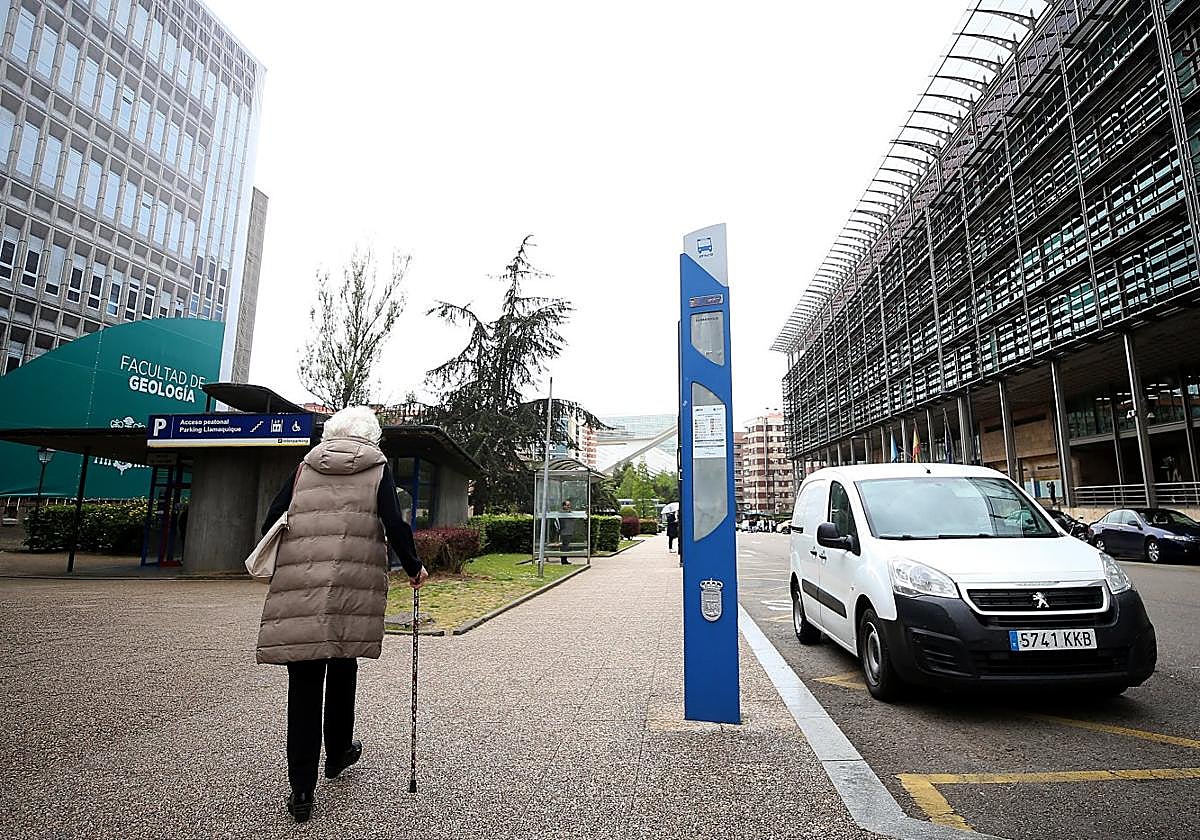 La parada de autobuses de Llamaquique.