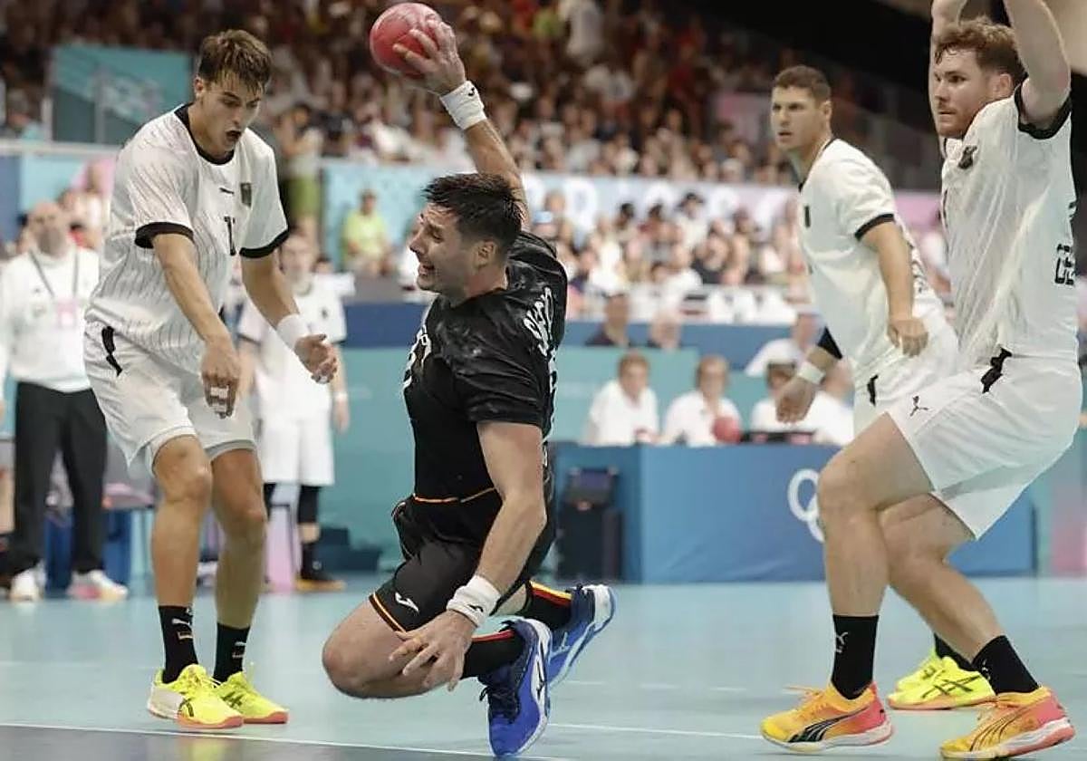 Serdio, que anotó tres goles, durante el partido de ayer ante Alemania.