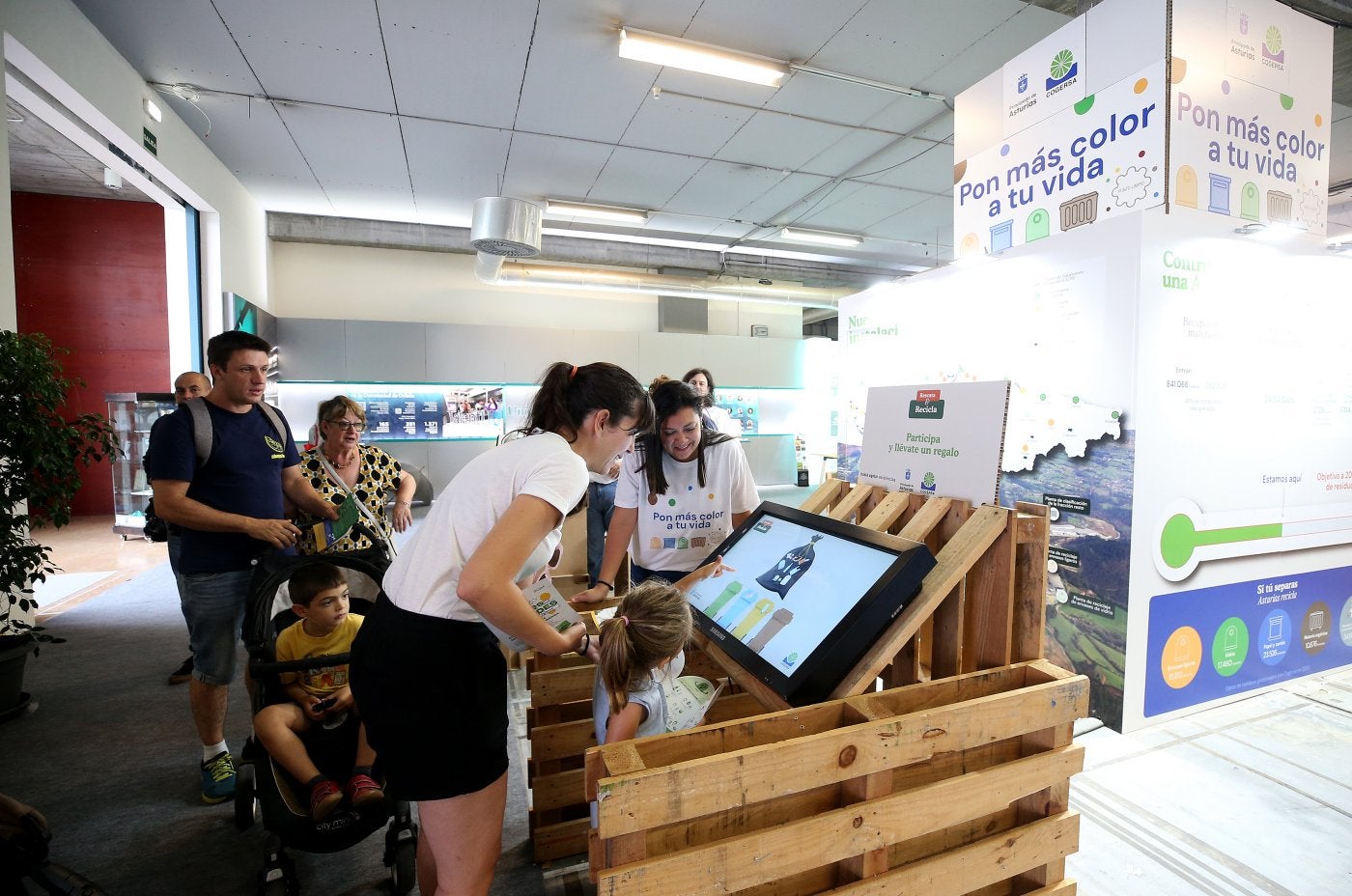 Pantalla táctil para ‘sacar’ productos reciclables fuera de la ‘bolsa negra’ de basura general.