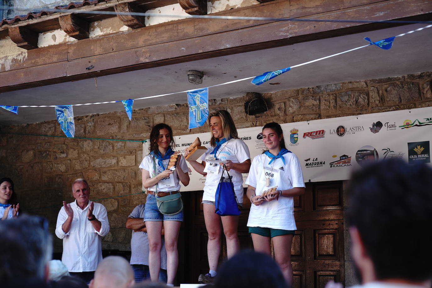 Más de 100 participantes en la carrera de madreñes de Bezanes