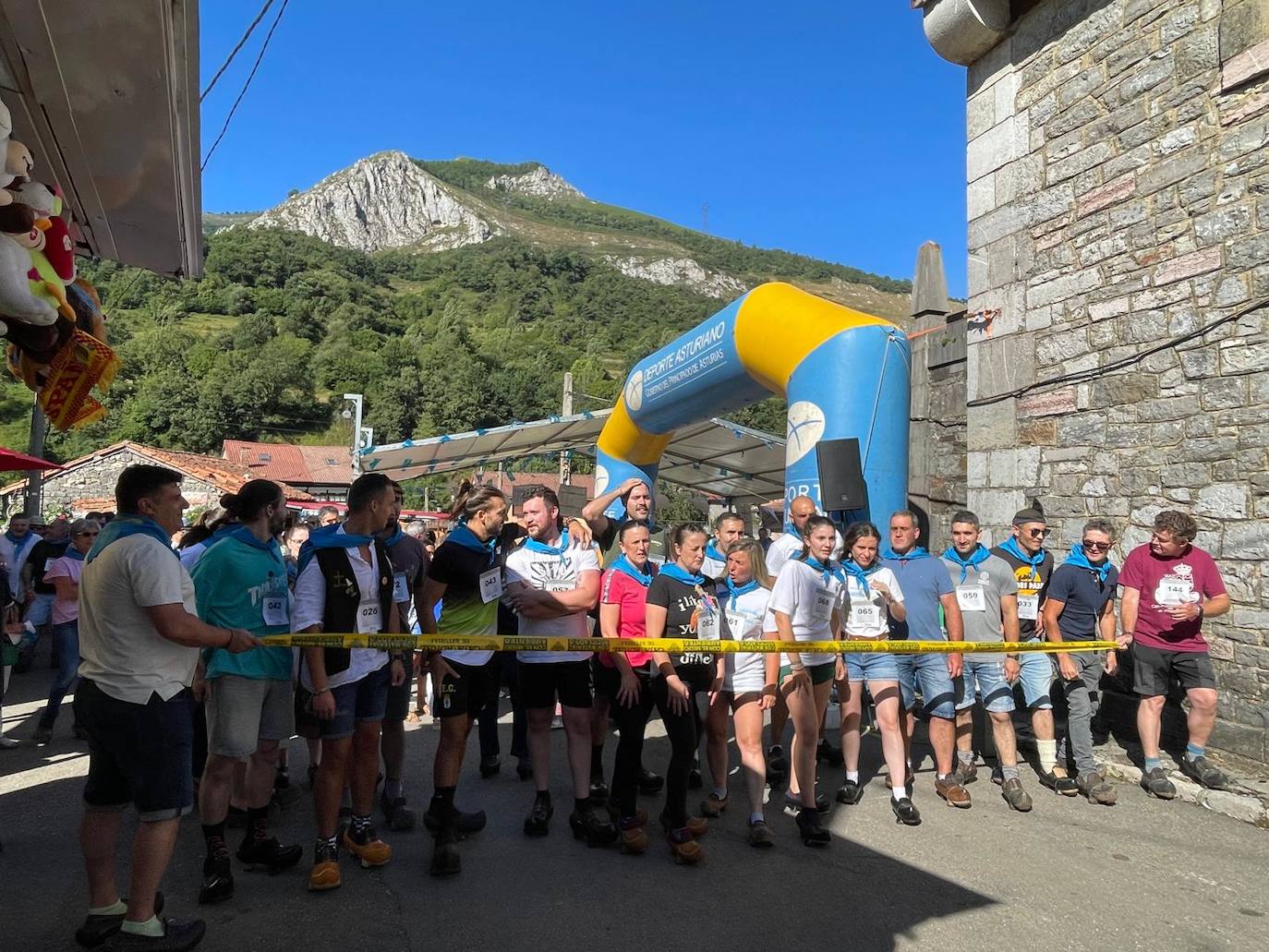 Más de 100 participantes en la carrera de madreñes de Bezanes