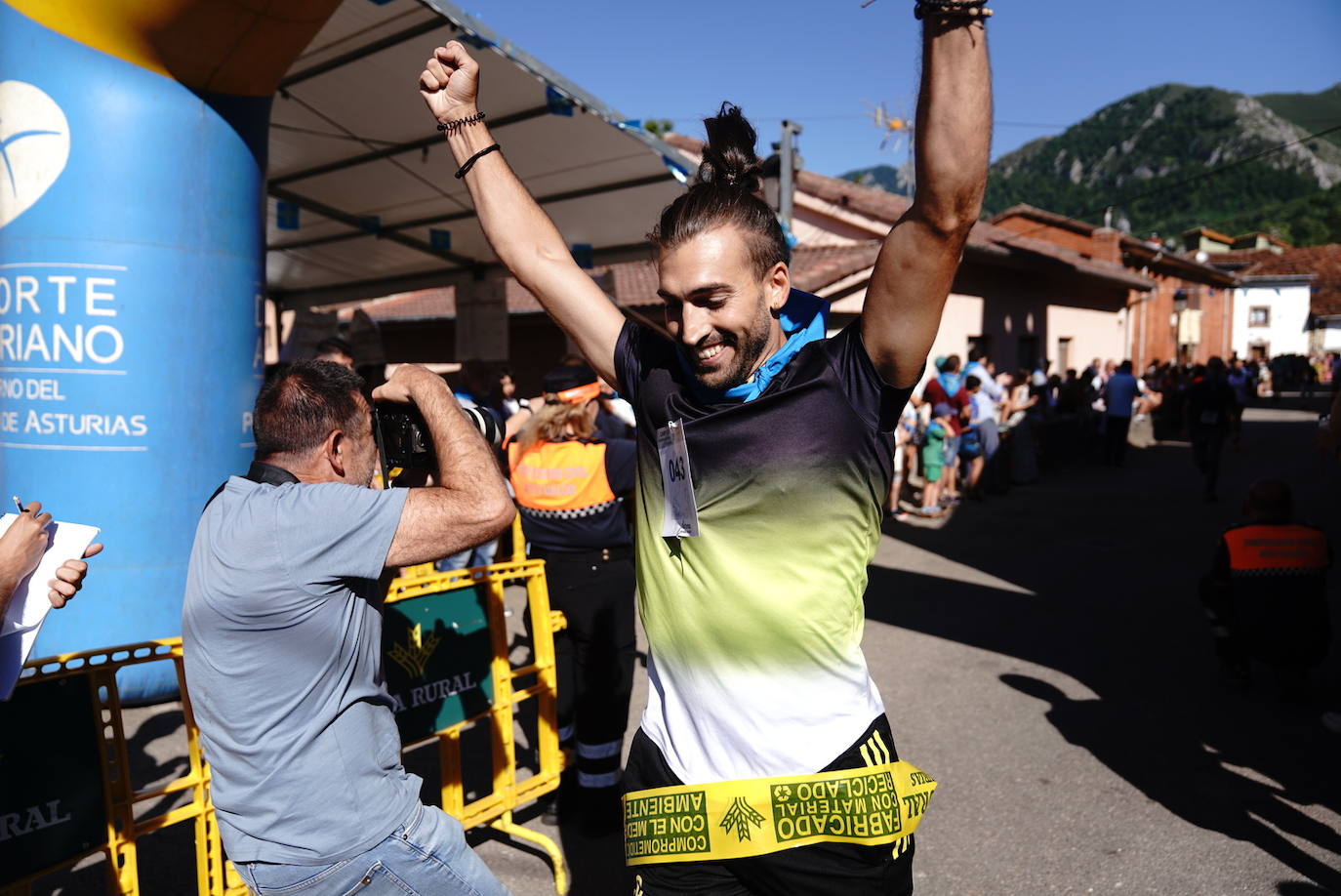 Más de 100 participantes en la carrera de madreñes de Bezanes