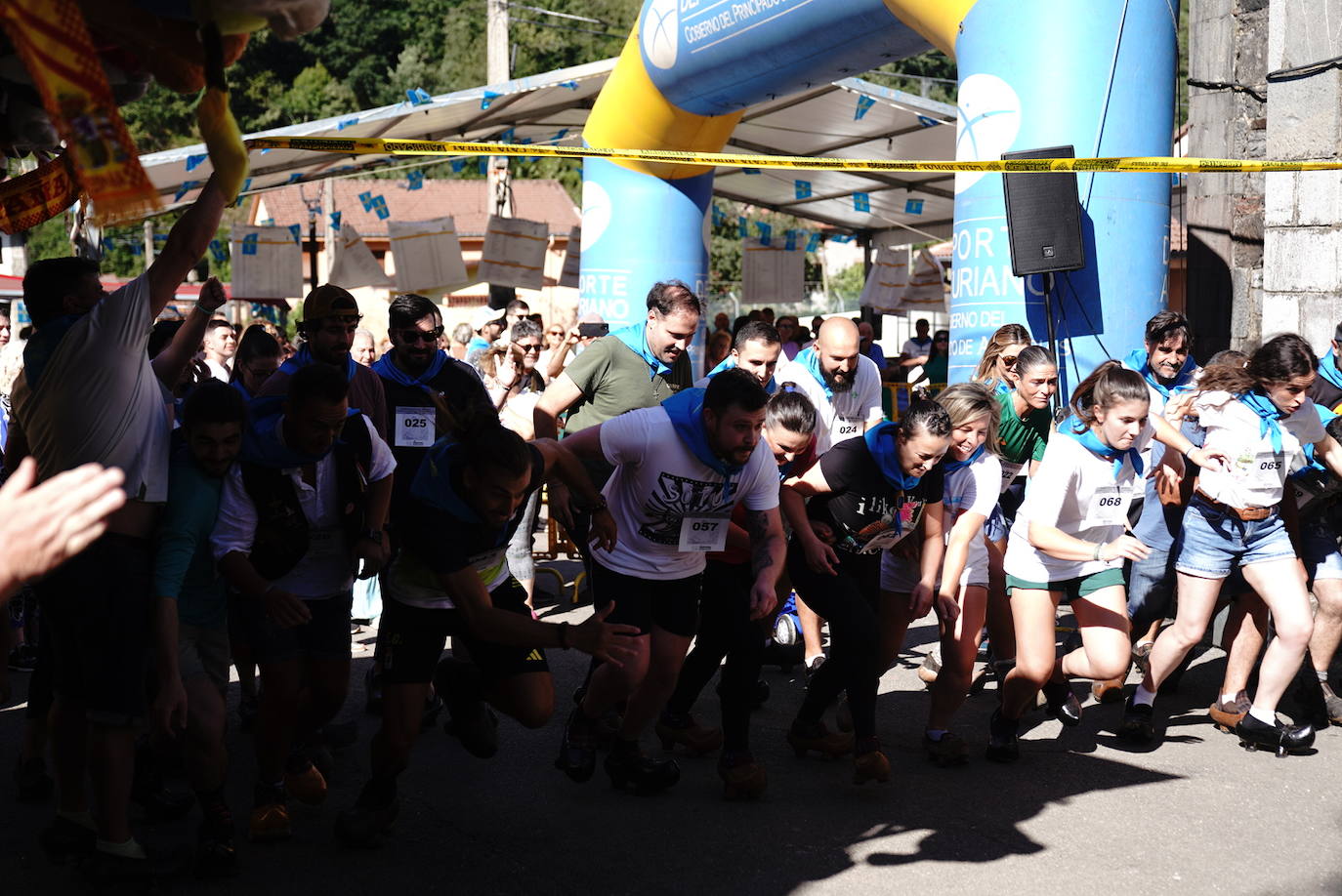 Más de 100 participantes en la carrera de madreñes de Bezanes