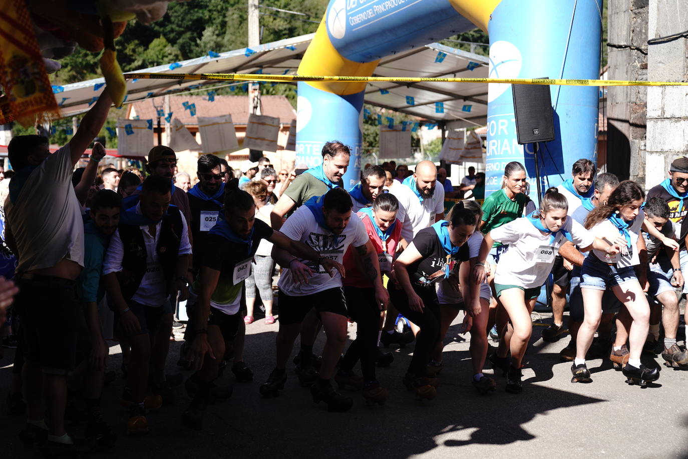 Más de 100 participantes en la carrera de madreñes de Bezanes