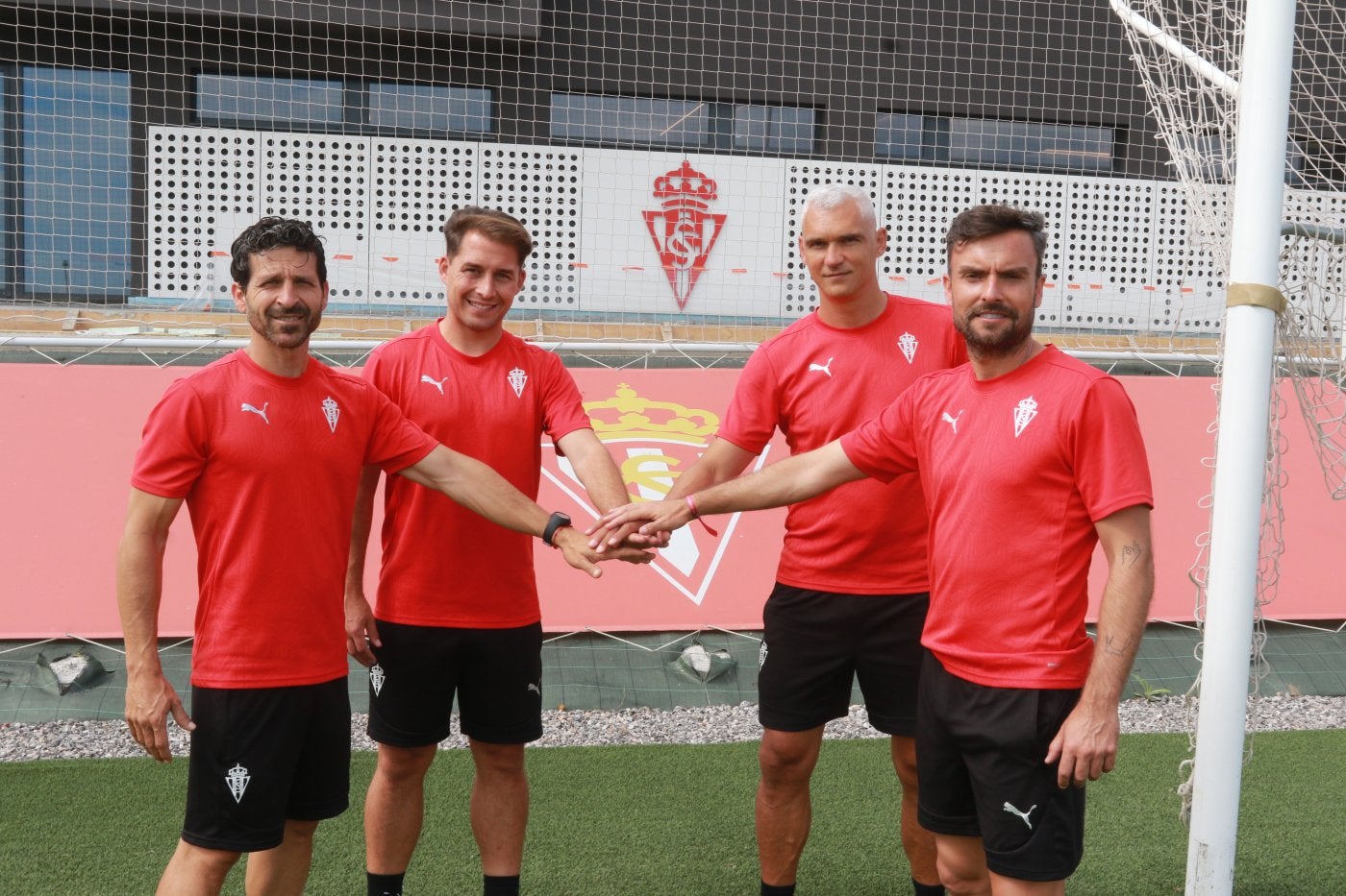 De izquierda a derecha, Pablo Gómez, Iván Cabezudo y Toni Madrigal, los escuderos de Rubén Albés.