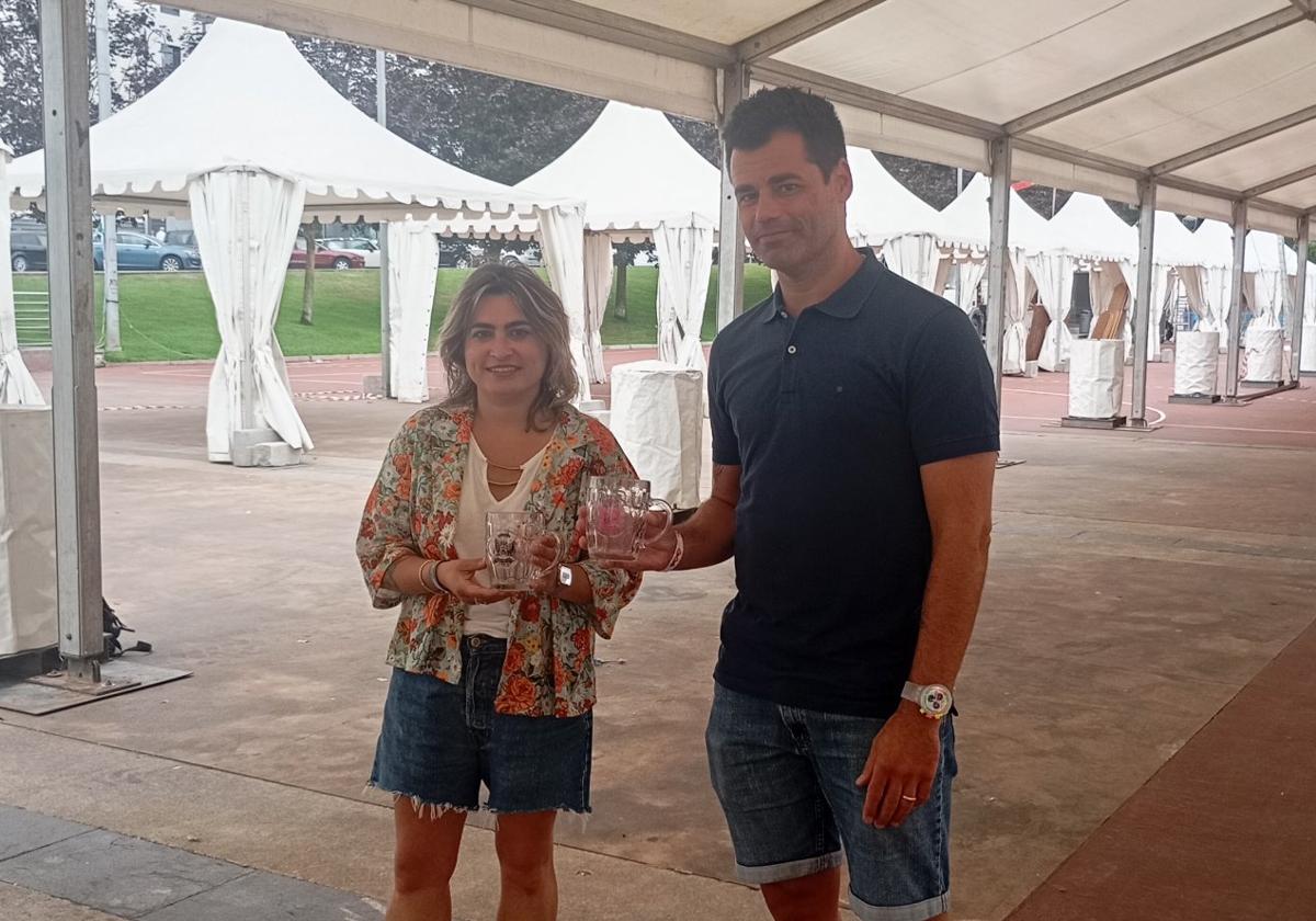 Sara Retuerto y Hugo Martínez Romero, ayer, en la Pista de La Exposición en Las Meanas.