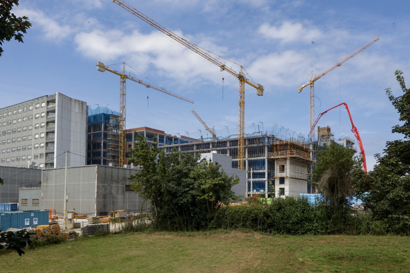 Cabueñes sigue inmerso en las obras de la primera fase de ampliación y reforma del hospital.