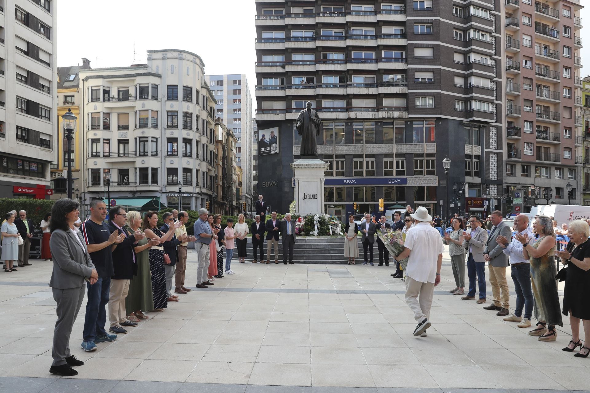 Homenaje y ofrenda floral a Jovellanos en Gijón