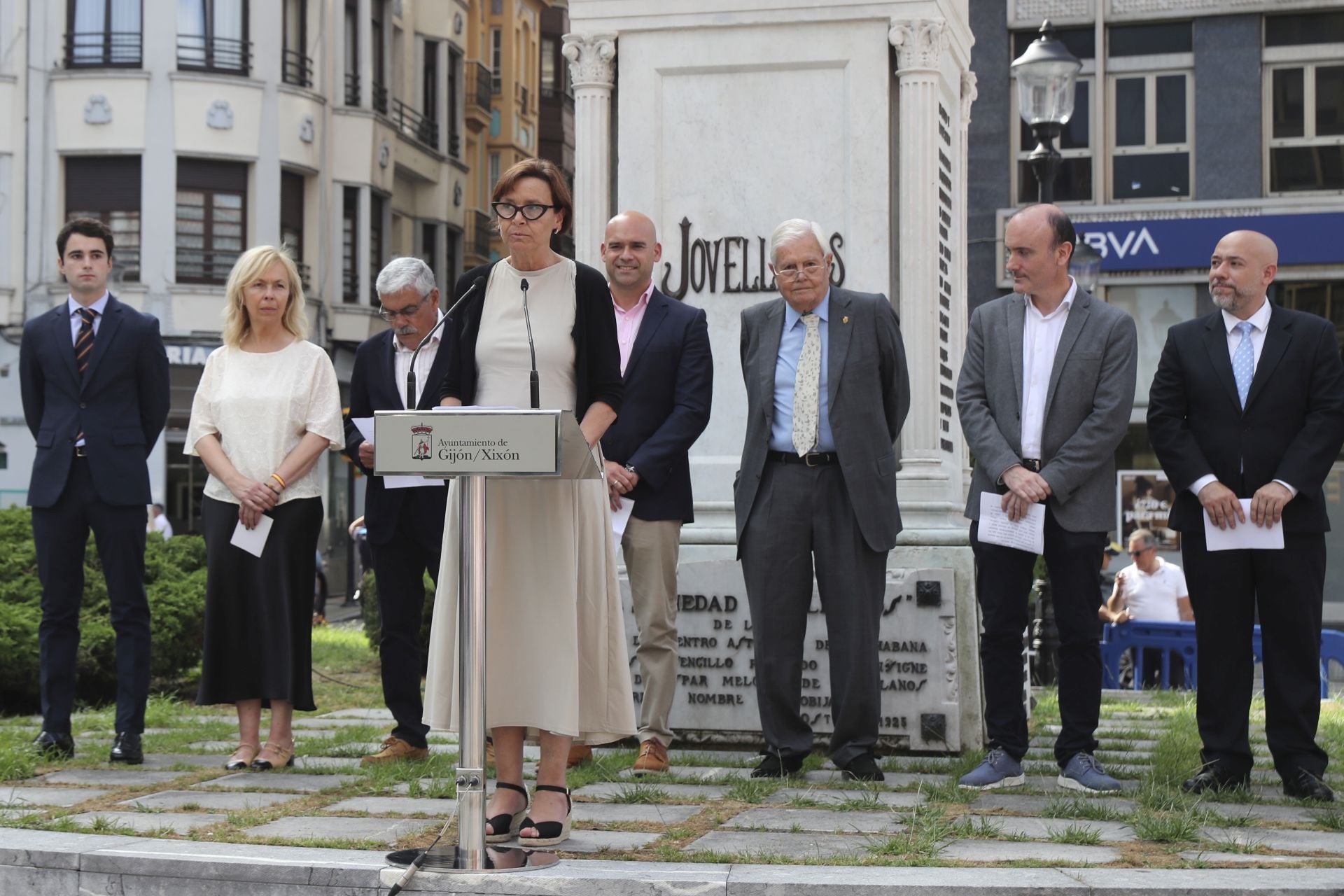 Homenaje y ofrenda floral a Jovellanos en Gijón