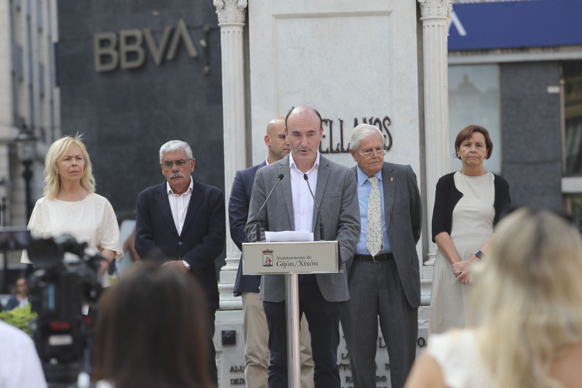 Homenaje y ofrenda floral a Jovellanos en Gijón