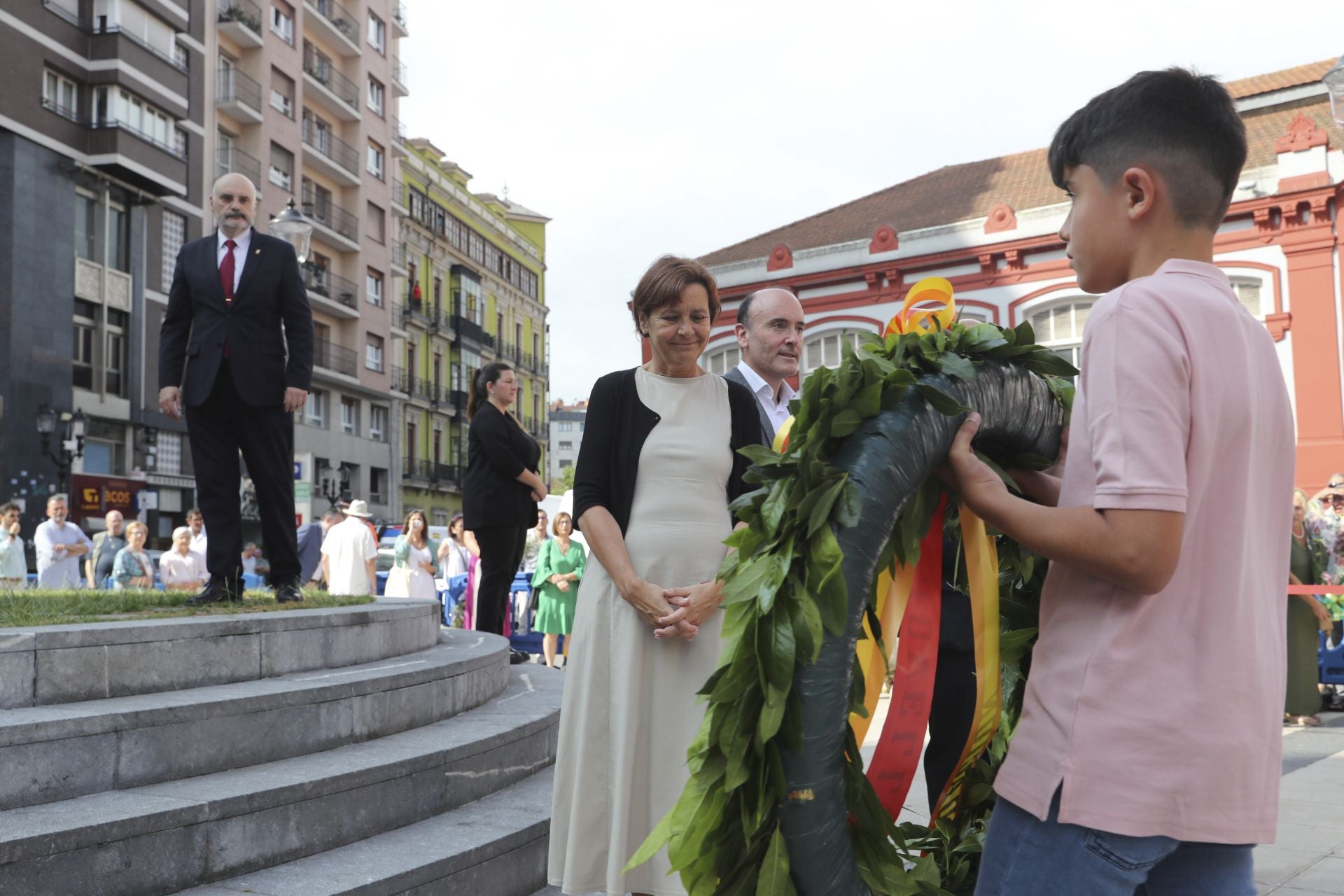 Homenaje y ofrenda floral a Jovellanos en Gijón