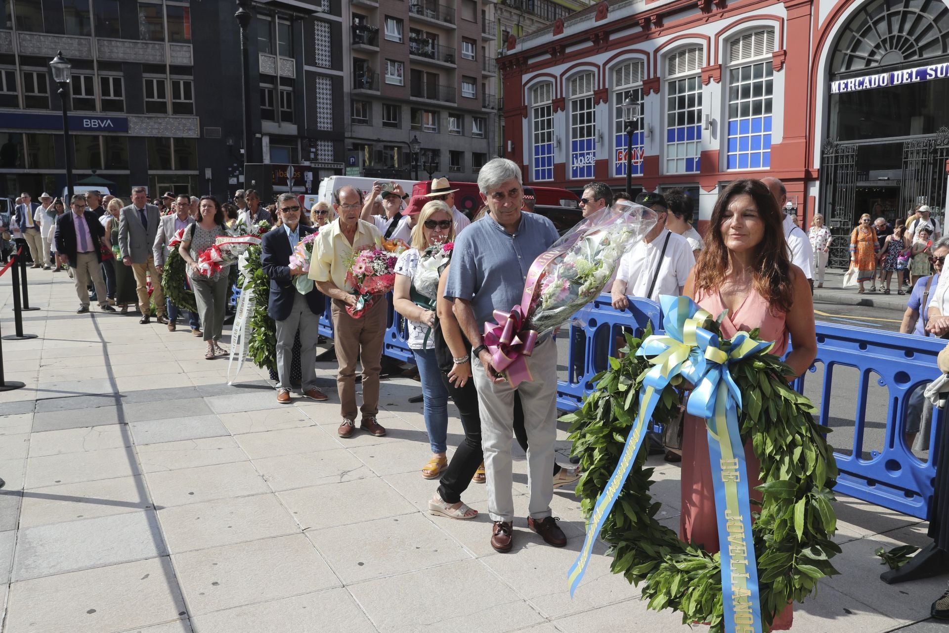 Homenaje y ofrenda floral a Jovellanos en Gijón