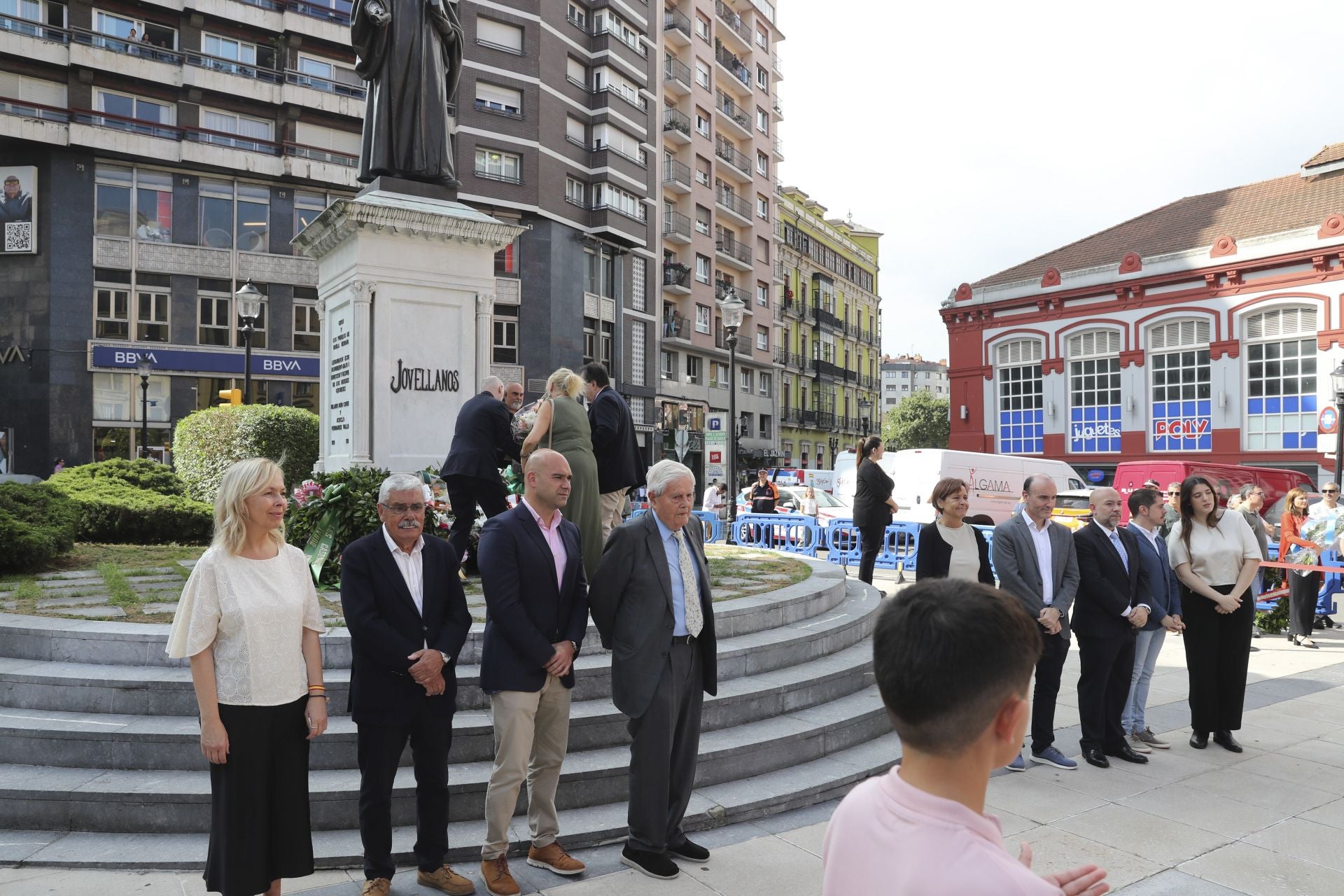 Homenaje y ofrenda floral a Jovellanos en Gijón