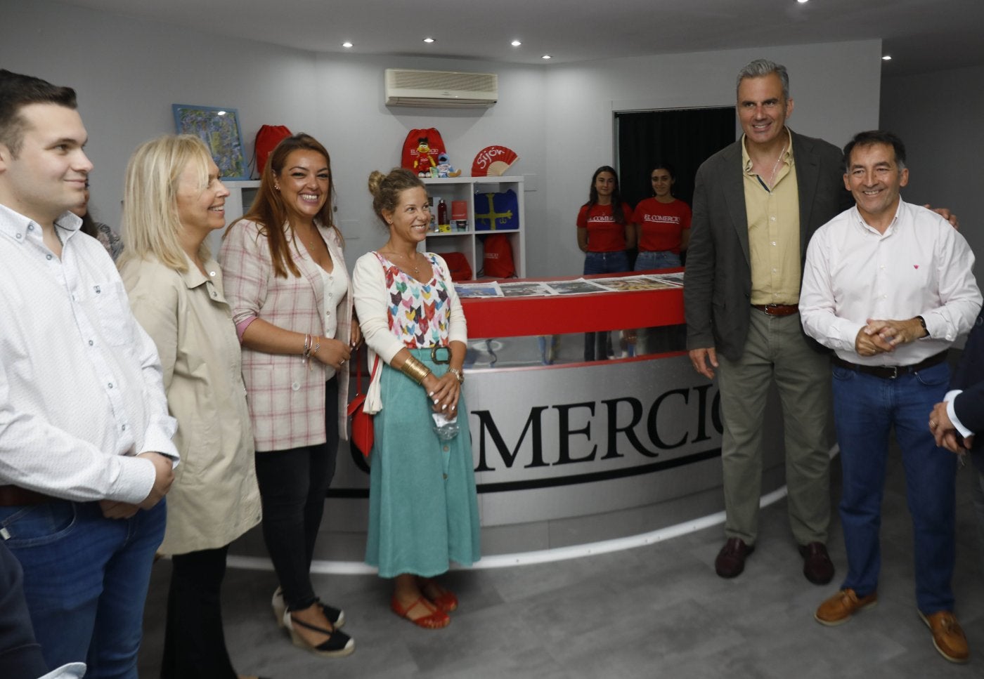 Delegación de Vox recibida en EL COMERCIO por Ángel González.