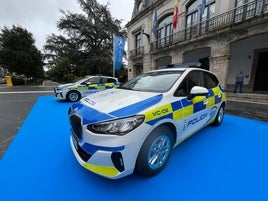 Los dos nuevos coches patrulla de la Policía Local de Siero.