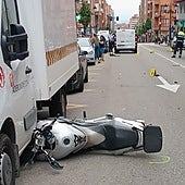 Fallece un motorista en Oviedo en un accidente múltiple en la calle Fuertes Acevedo