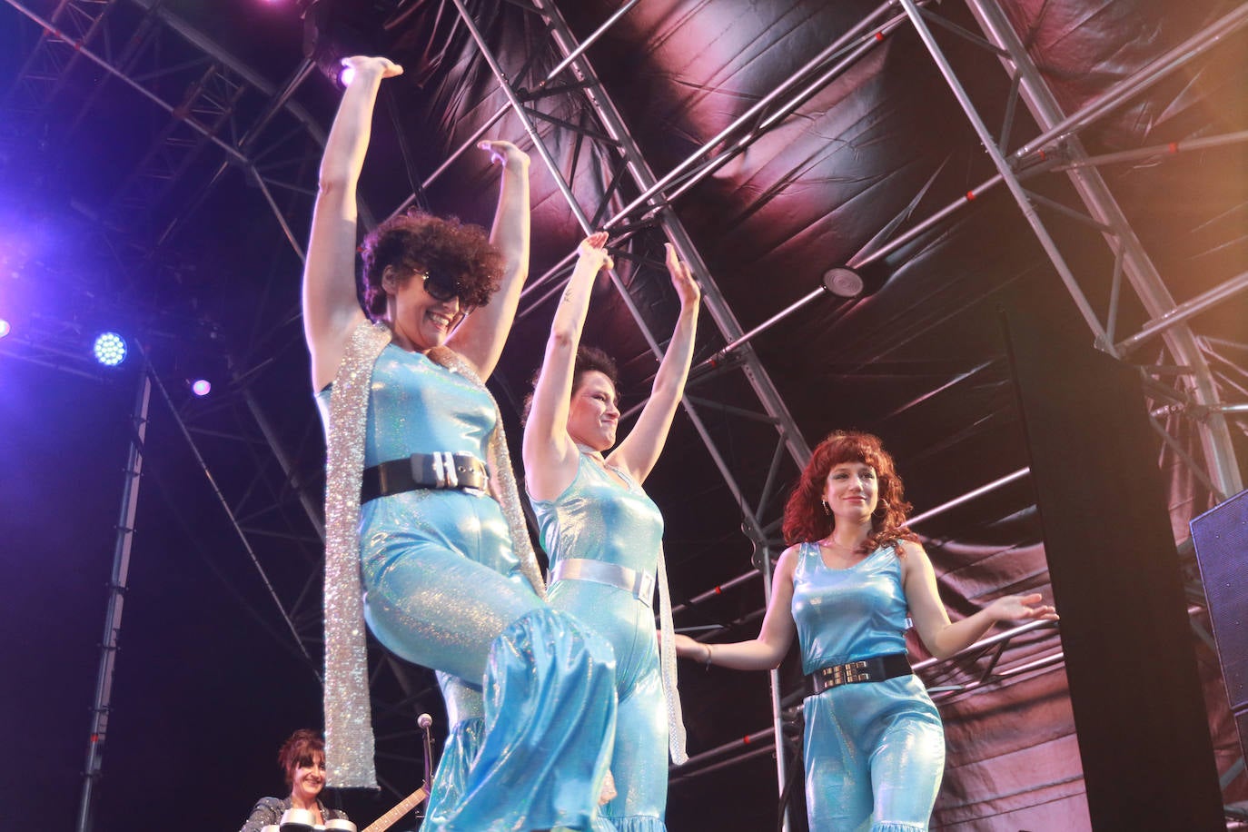 Donna y las Dinamos hacen bailar a Gijón