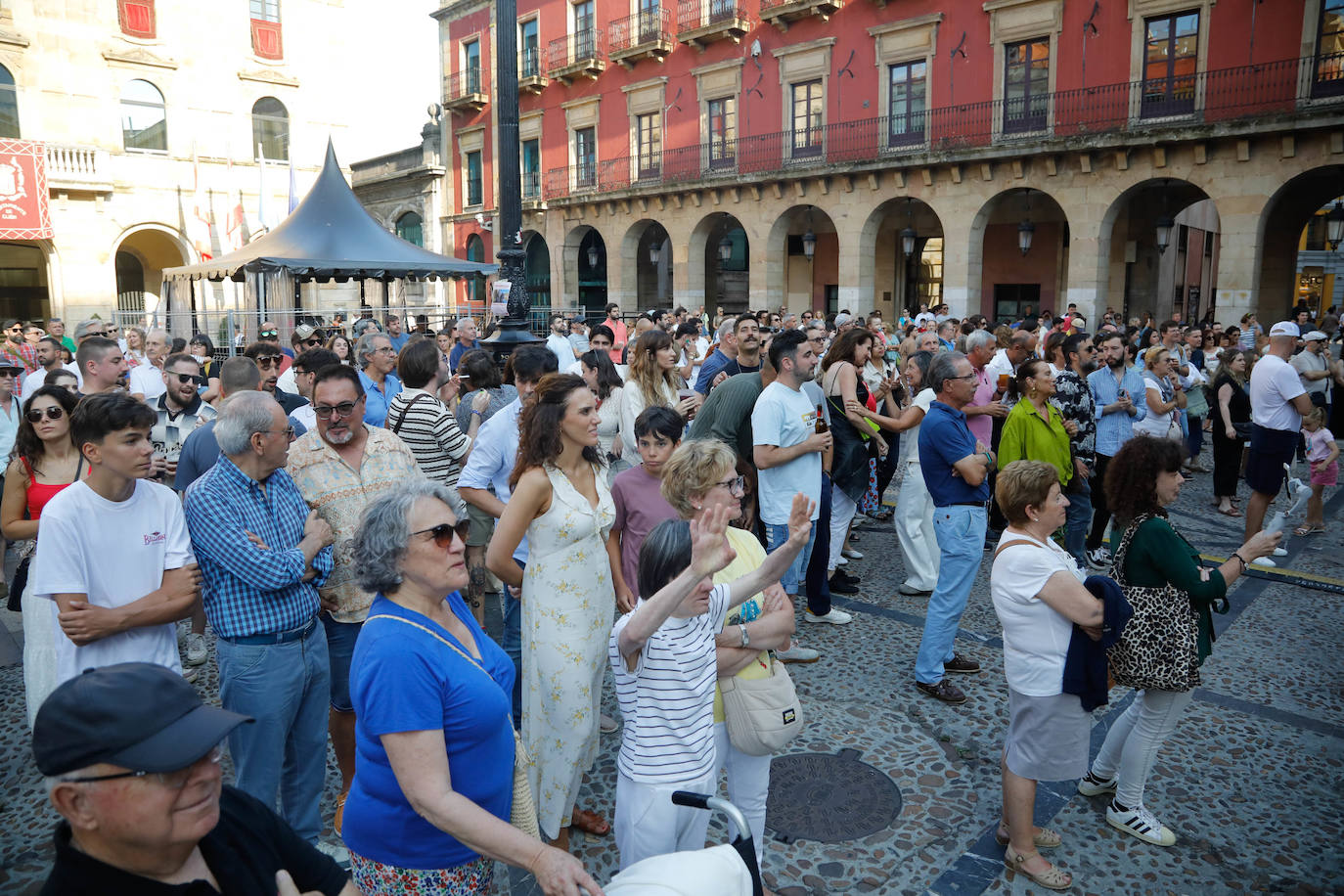 Gijón estalla con Meute, Destino 48 y La Fantástica Banda