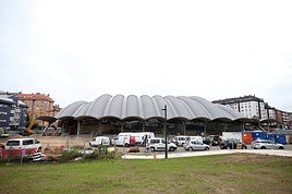 Trabajos en la mañana de ayer en los exteriores del Palacio de los Deportes.