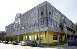 La facultad de Economía y Empresa ubicada en el campus de El Cristo.