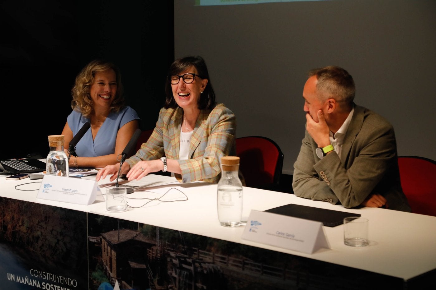 Belarmina Díaz, Nieves Roqueñí y Carlos García, en el acto de presentación del Observatorio de Transición Justa en la Feria de Muestras.