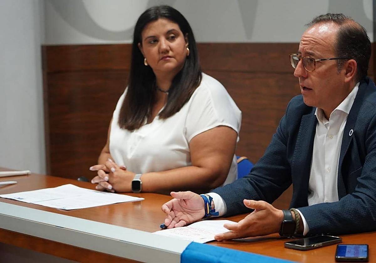 Montserrat Meres y Mario Arias en la rueda de prensa.