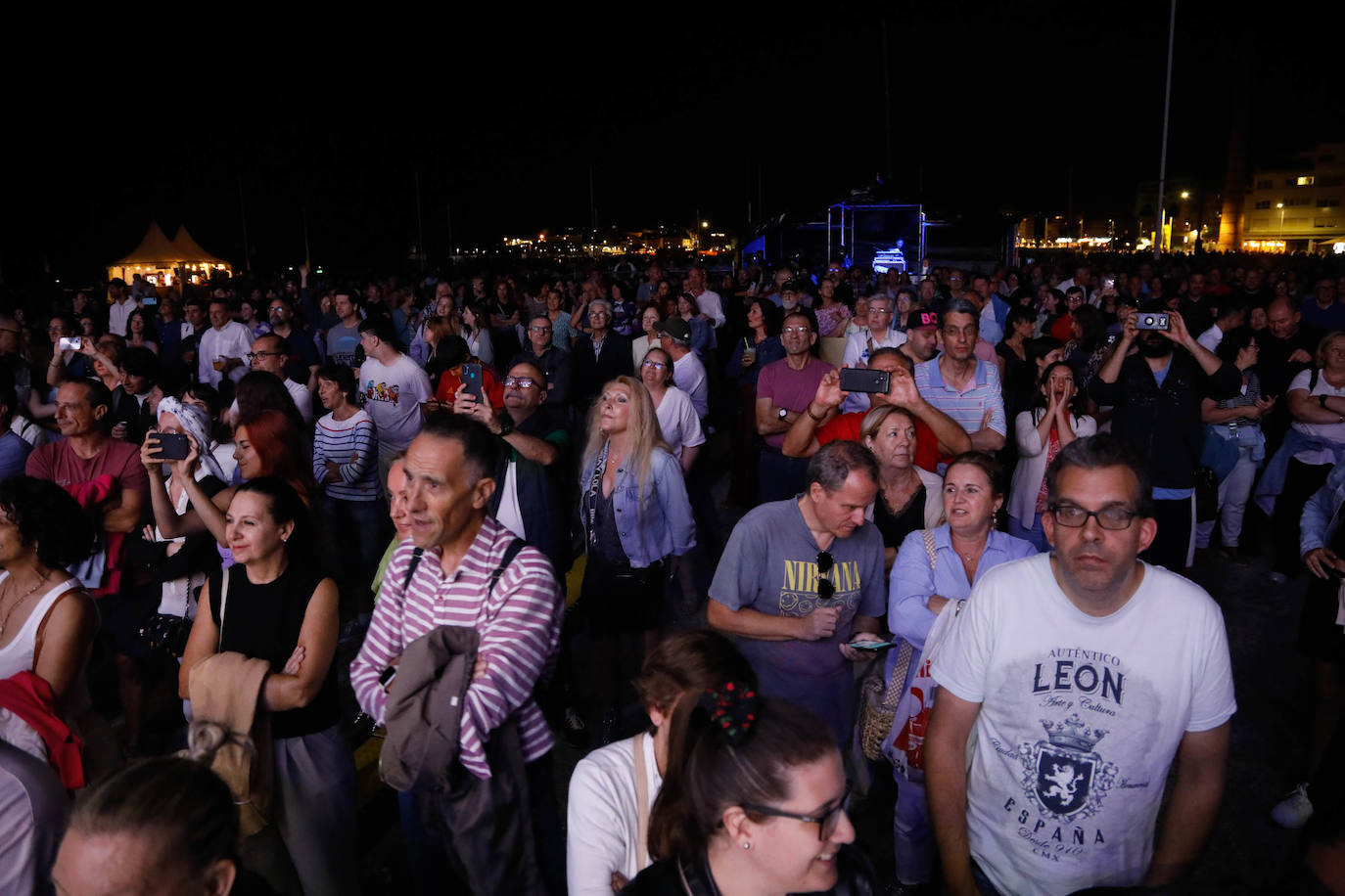 Una explosión de luz, música y color en la Noche de los Fuegos