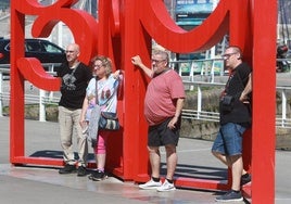 Gijón cuelga el cartel de 'lleno de turistas'