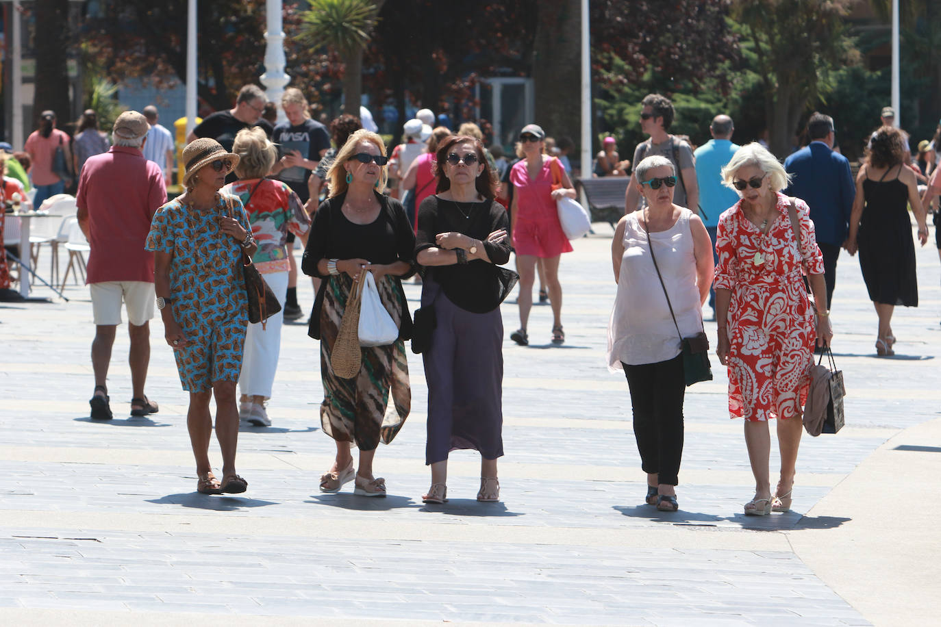 Gijón cuelga el cartel de &#039;lleno de turistas&#039;