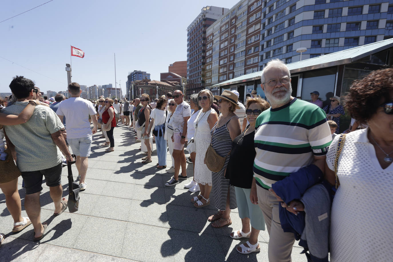 Gijón baila la danza prima y vibra con el Restallón