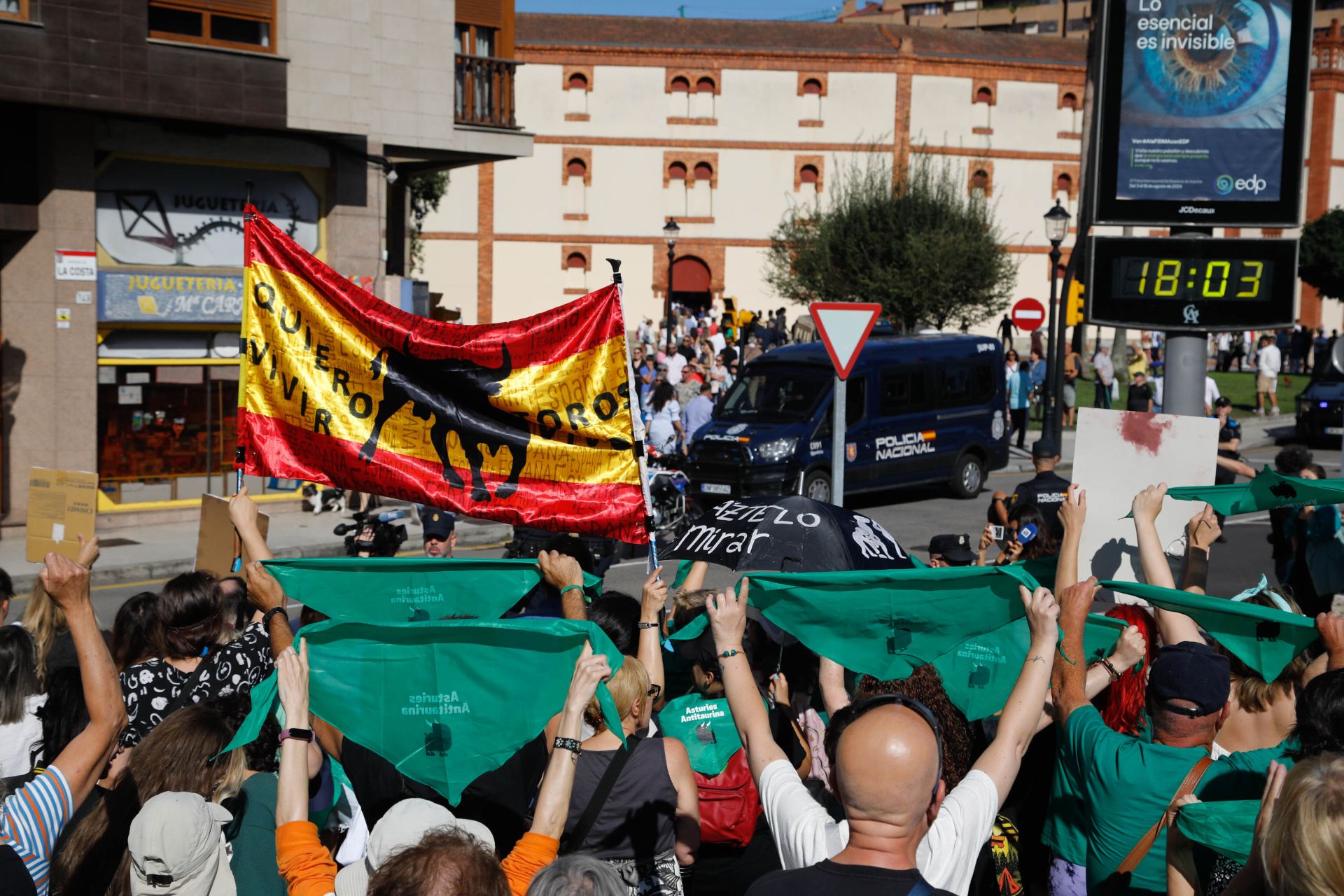 Manifestación antitaurina en Gijón