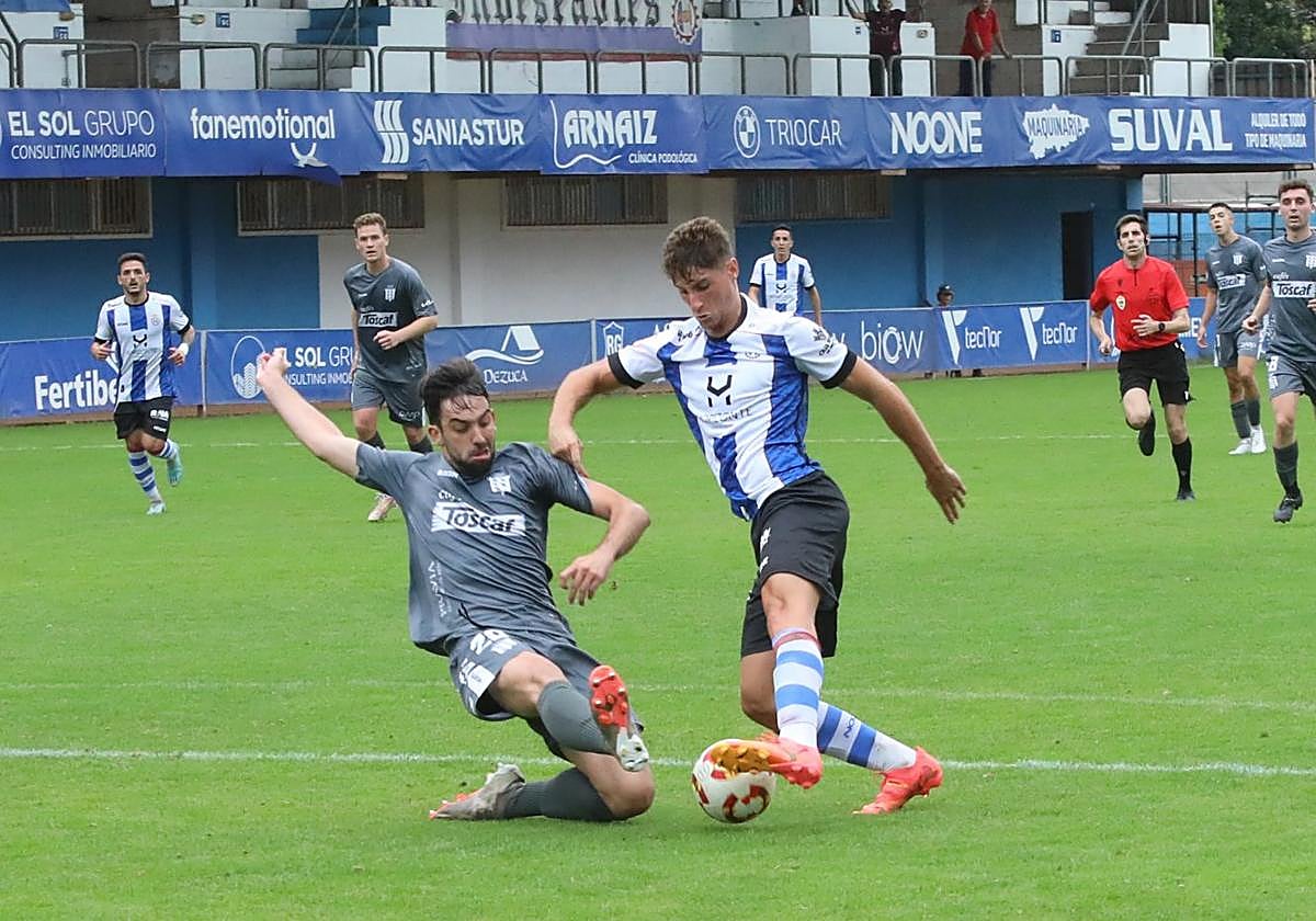 Cueto demostró su olfato goleador con dos tantos, uno en la primera mitad tras un recorte, y otro en la segunda desviando un disparo de Nico.