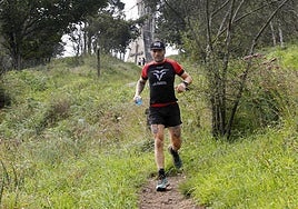 Un runner por el Naranco, ayer por la tarde.