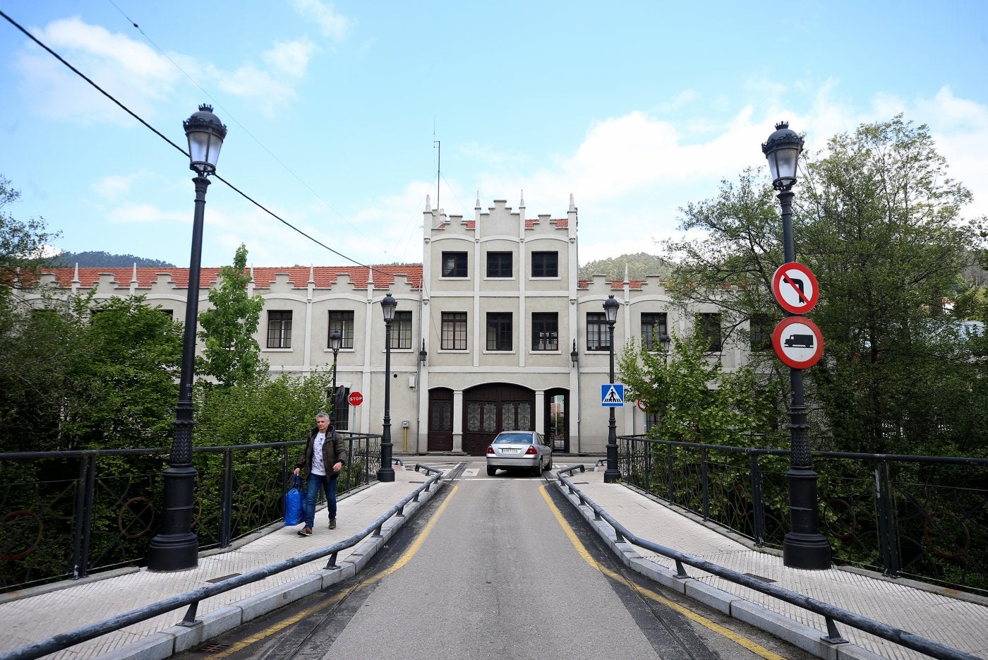 Defensa prorroga hasta 2031 la cesión de la fábrica de armas de Trubia a Santa Bárbara Sistemas