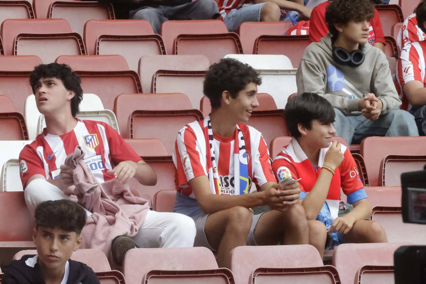 ¿Estuviste en El Molinón en el Sporting - Eldense? ¡Búscate!