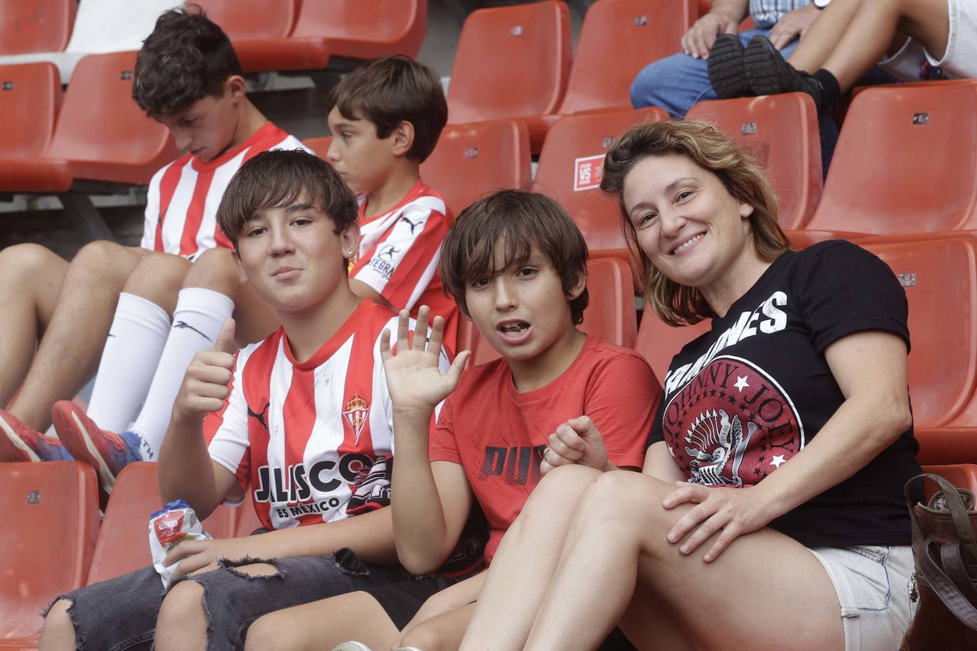 ¿Estuviste en El Molinón en el Sporting - Eldense? ¡Búscate!