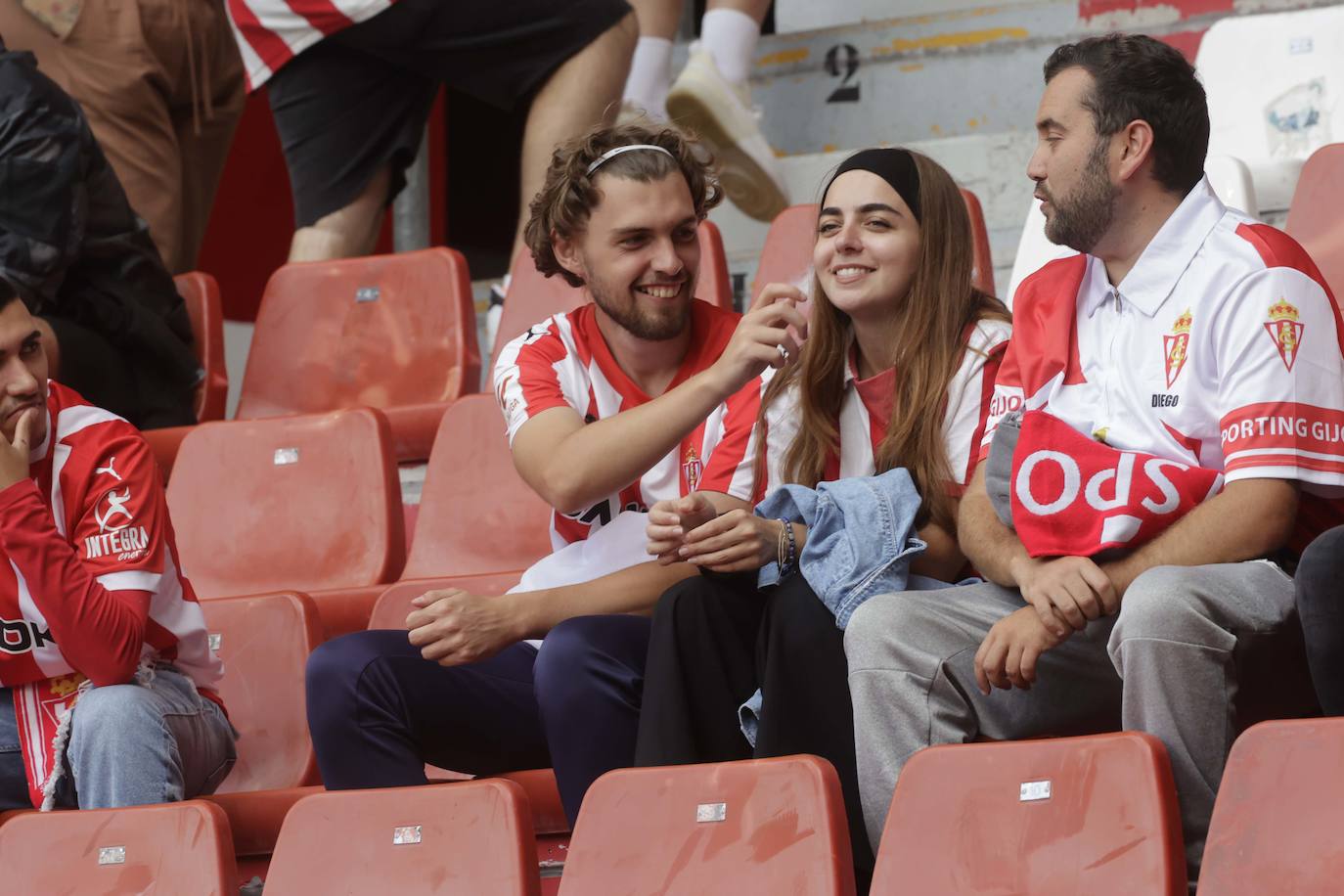 ¿Estuviste en El Molinón en el Sporting - Eldense? ¡Búscate!