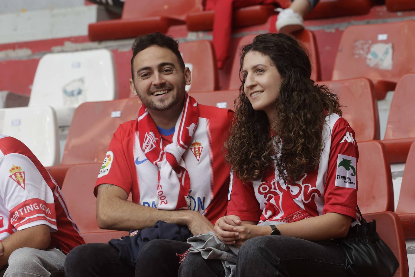 ¿Estuviste en El Molinón en el Sporting - Eldense? ¡Búscate!