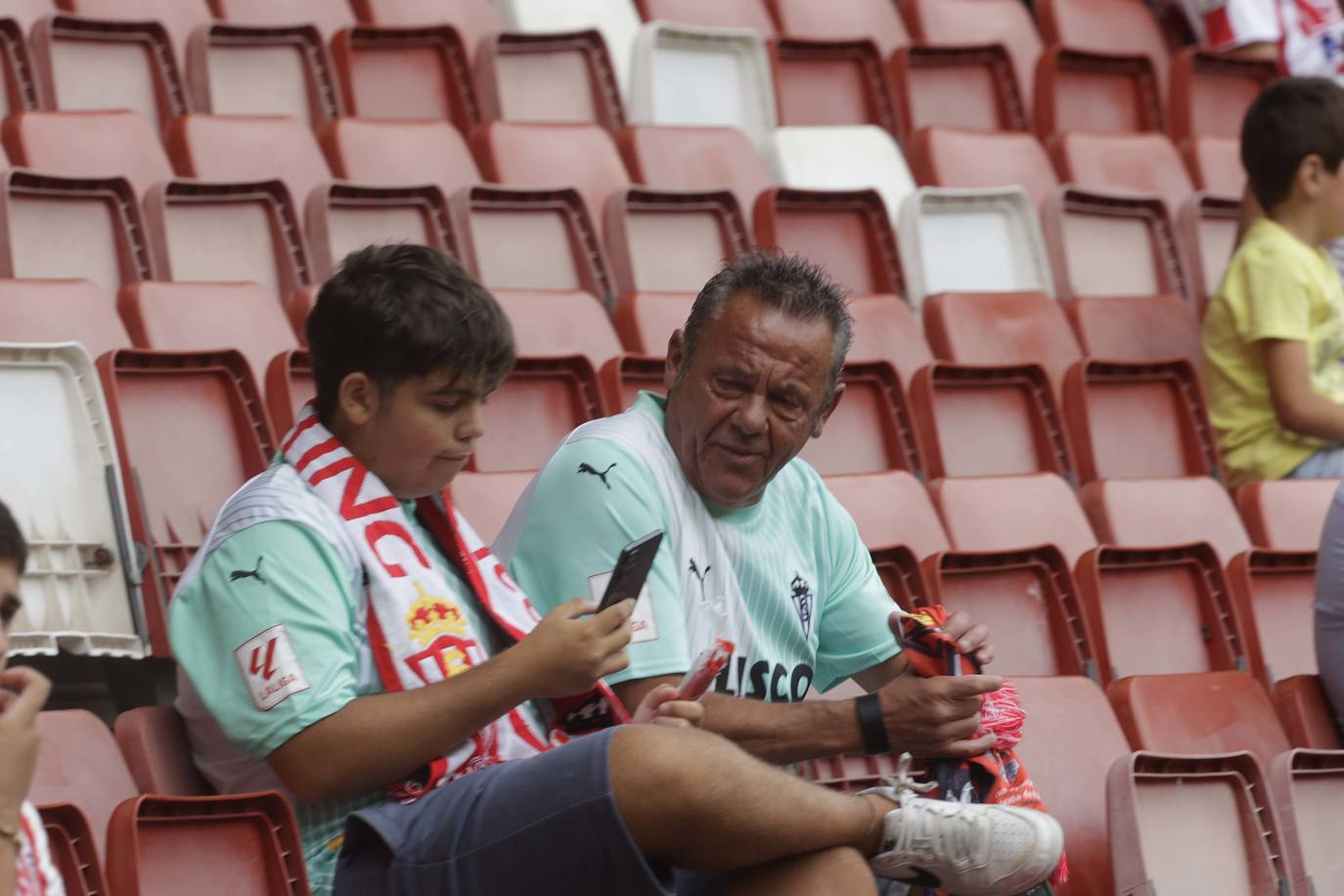 ¿Estuviste en El Molinón en el Sporting - Eldense? ¡Búscate!