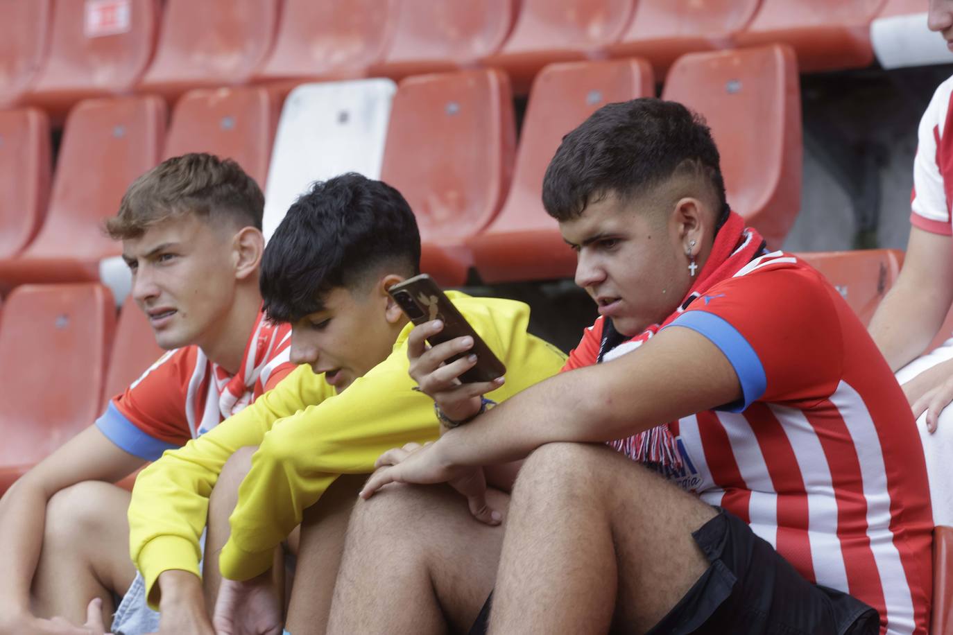 ¿Estuviste en El Molinón en el Sporting - Eldense? ¡Búscate!